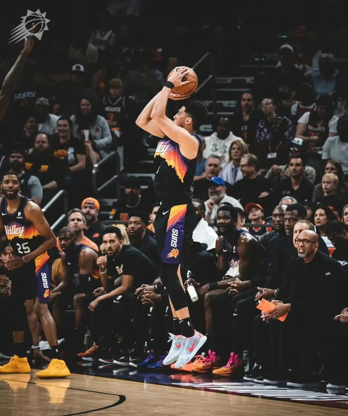 尼克斯绝杀国王，哈里斯三分雨点燃全场的简单介绍