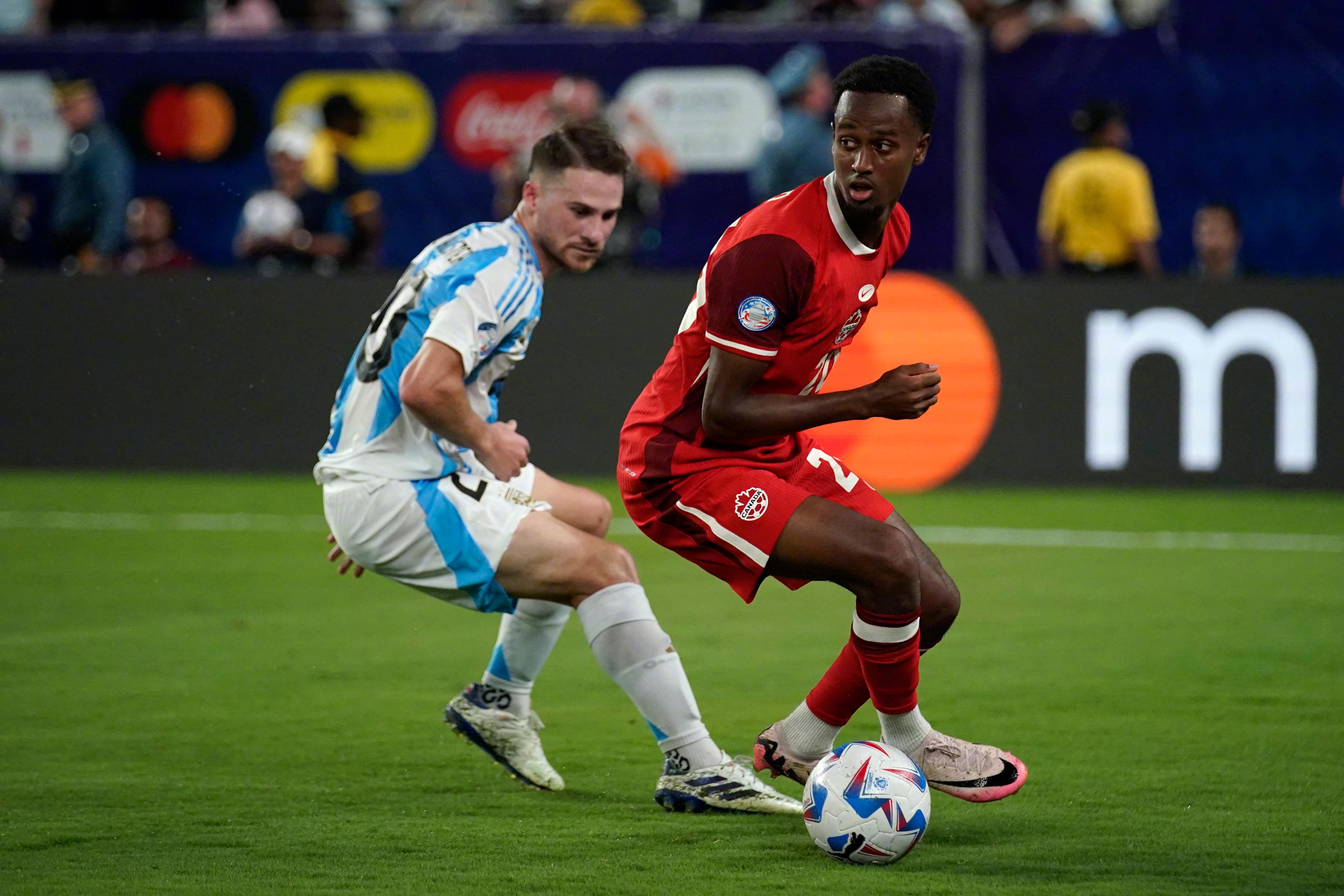 美洲杯决赛震撼开打，巅峰对决引爆全场