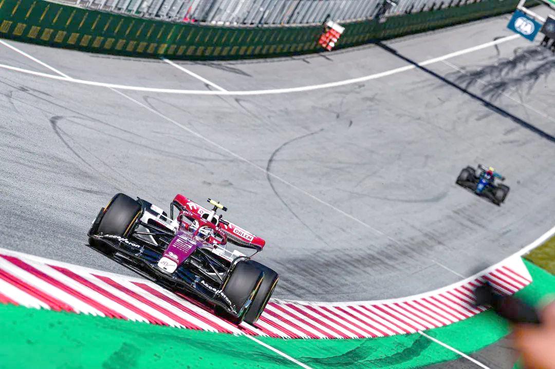 索伯车队绝杀红牛二队，周冠宇统治全场