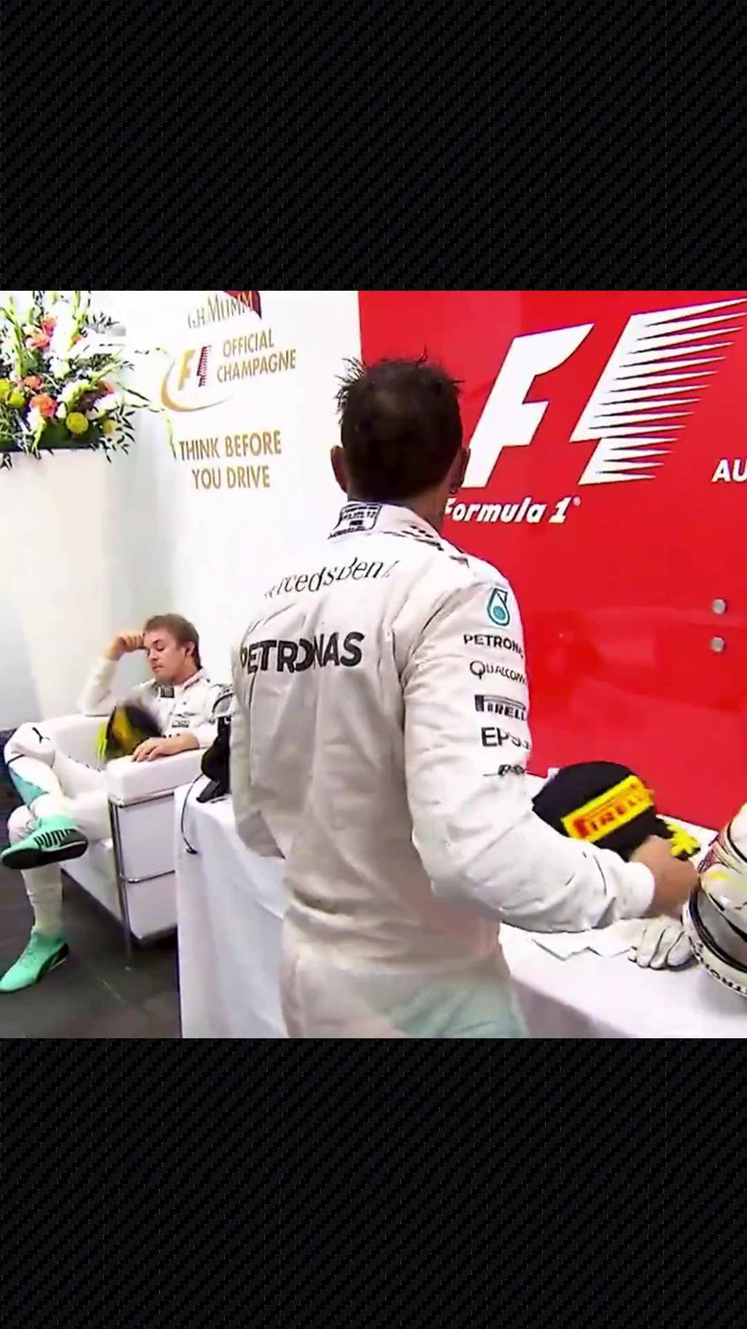 哈斯车队碾压红牛车队，汉密尔顿高光表现