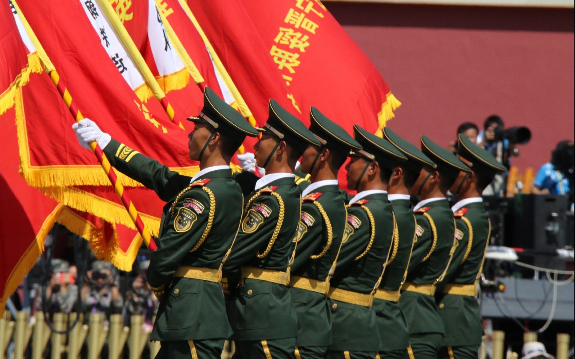 德布劳内魔法唤醒沉睡巨人！皇马战术机器碾压格子军团