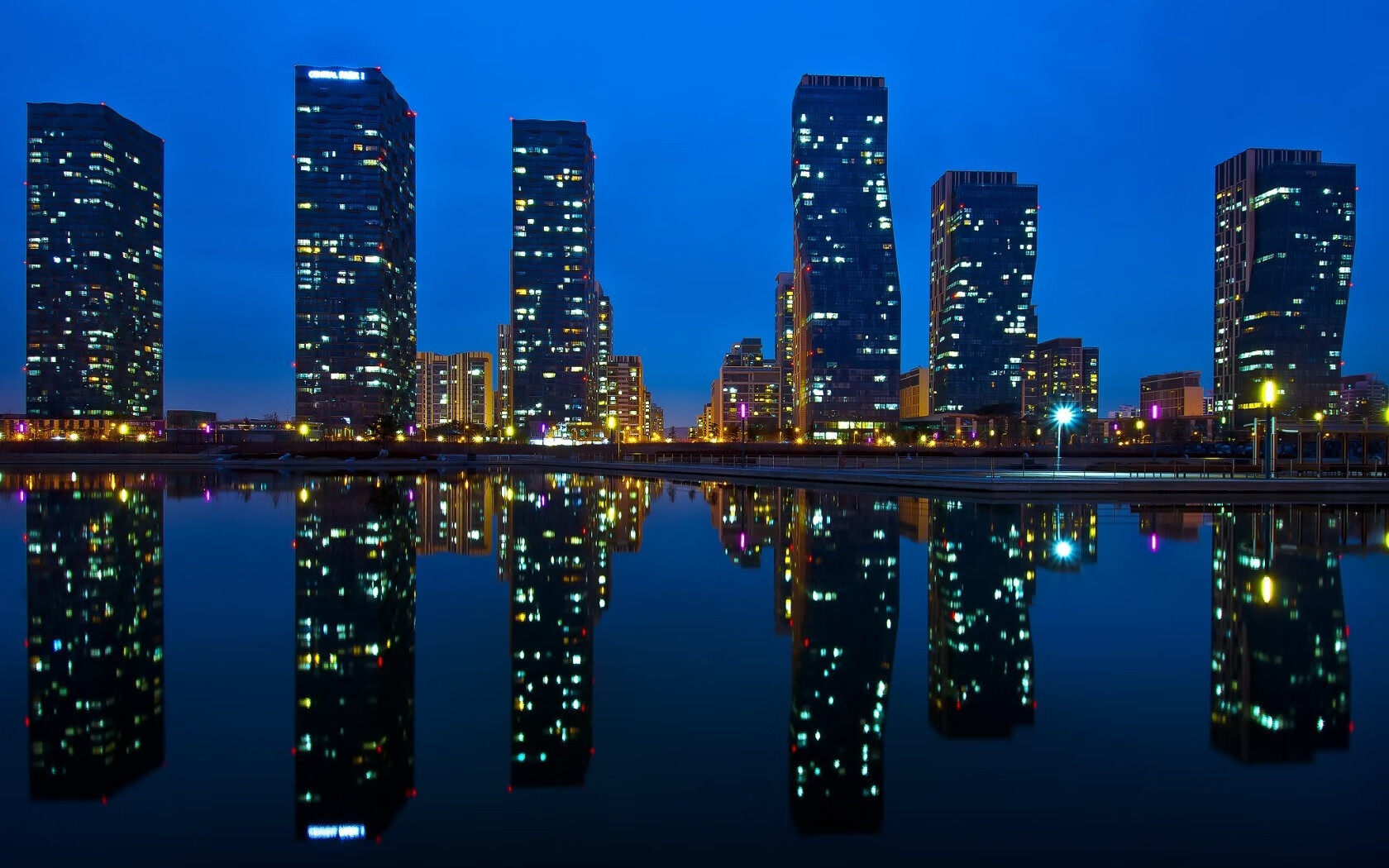 横跨三个时区的冷雨夜,只有一种足球配得上晴朗,2026世界杯西班牙对奥地利启示录